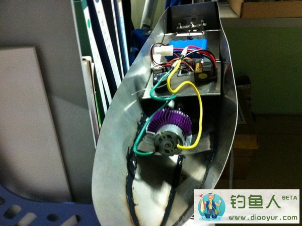 高手在民间之自制DIY超牛遥控打窝船分享 - 钓鱼人