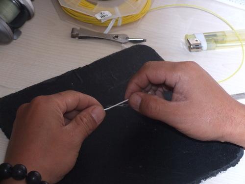 【钓鱼】图示飞蝇主线安装连接线圈的方法