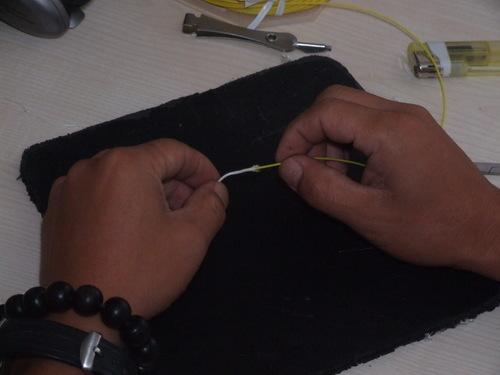 【钓鱼】图示飞蝇主线安装连接线圈的方法