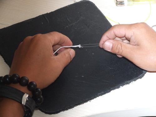 【钓鱼】图示飞蝇主线安装连接线圈的方法