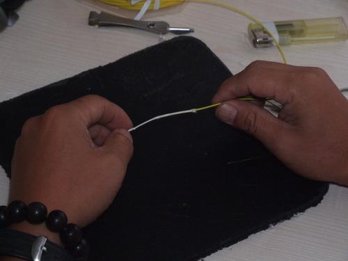 【钓鱼】图示飞蝇主线安装连接线圈的方法