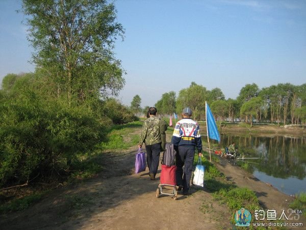 钓鱼的队伍还是很大的