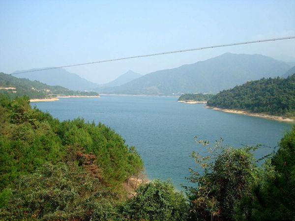 探钓广东乳源南水湖国家湿地公园获翘嘴鳊鱼 - 钓鱼人