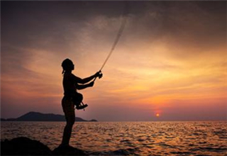 秋冬季钓鱼秘诀,用红虫饵料让你鱼获满满 - 钓