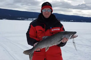 一分钟告诉你冬季冰钓简单四步就搞定 [视频]