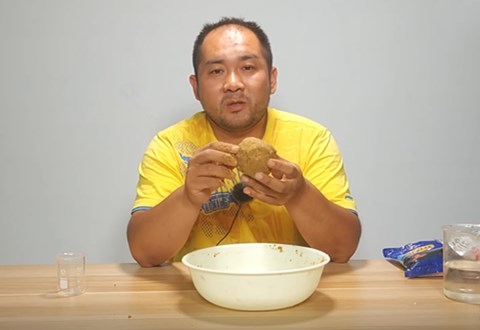 鱼饵君 高温野钓鲤鱼常扑空 推荐用这三种饵料 [视频]