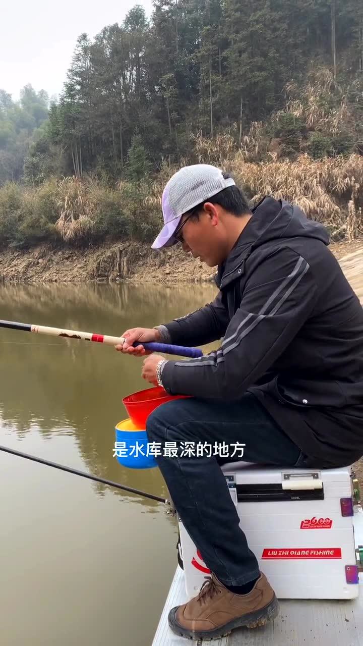 劉志強釣魚書山有路勤為徑釣海無涯思作舟人視頻