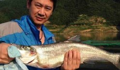 激战白龙湖筏竿钓，斩获大翘嘴精神抖擞