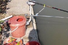 渔具diy废塑料桶摇身变实用钓箱自制过程