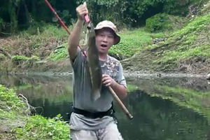 路亚达人大久保雷蛙雷强狂拔黑鱼 [视频]