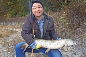 秋叶红狗鱼肥 深秋水库路亚钓大狗鱼 [视频]