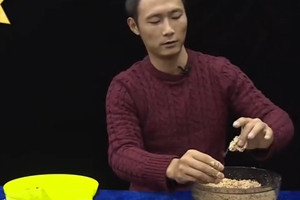 《渔乐工作站》上海行 黑坑红虫散抛饵钓鲫鱼小秘方 [视频]