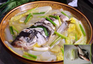 鲢鱼粉皮白菜汤的做法