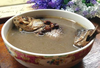 黑豆鲤鱼补血瘦身汤的做法