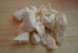 放养小伙自制钓鲫鱼羊油饵料配方