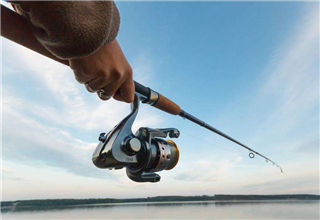 喜欢抛竿钓法的人,都是这样打窝和捕捉渔汛吗?