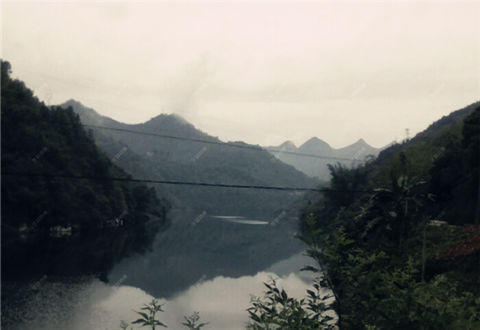 骑车出钓正当时,斜风细雨必须归