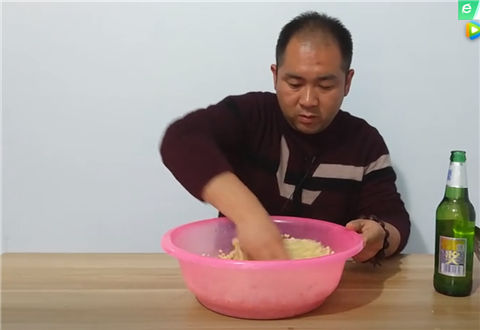 钓鱼新手福利 清香型鲤草通吃饵料 [视频]