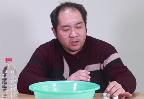 鱼饵君 维生素快速制作窝料方法 [视频]
