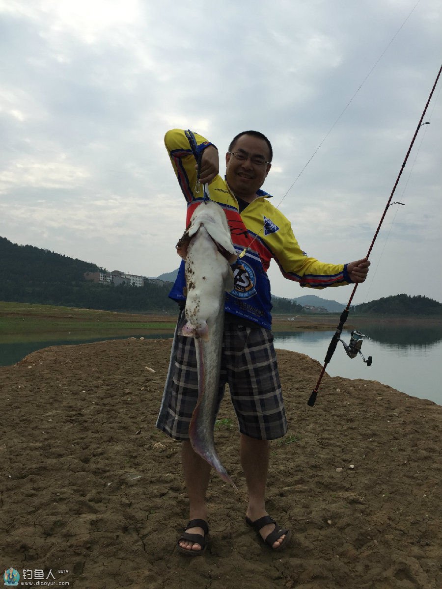 邂逅升钟湖 路亚喜获17斤大口鲶鱼 - 钓鱼人