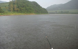 下雨天垂钓的五要及五个不要