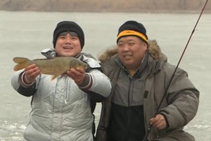 越野越钓 冰河世纪 早春冰钓鲤鱼 160318 [视频]