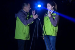 就这样钓鱼：邱延军谈夜钓灯的使用技巧 [视频]