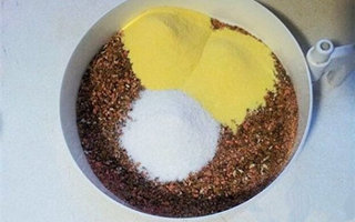 自制钓鲤鱼的玉米混合饵料配方