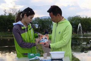 就这样钓鱼：肥水黑坑钓滑鱼的打窝和用饵技巧 [视频]